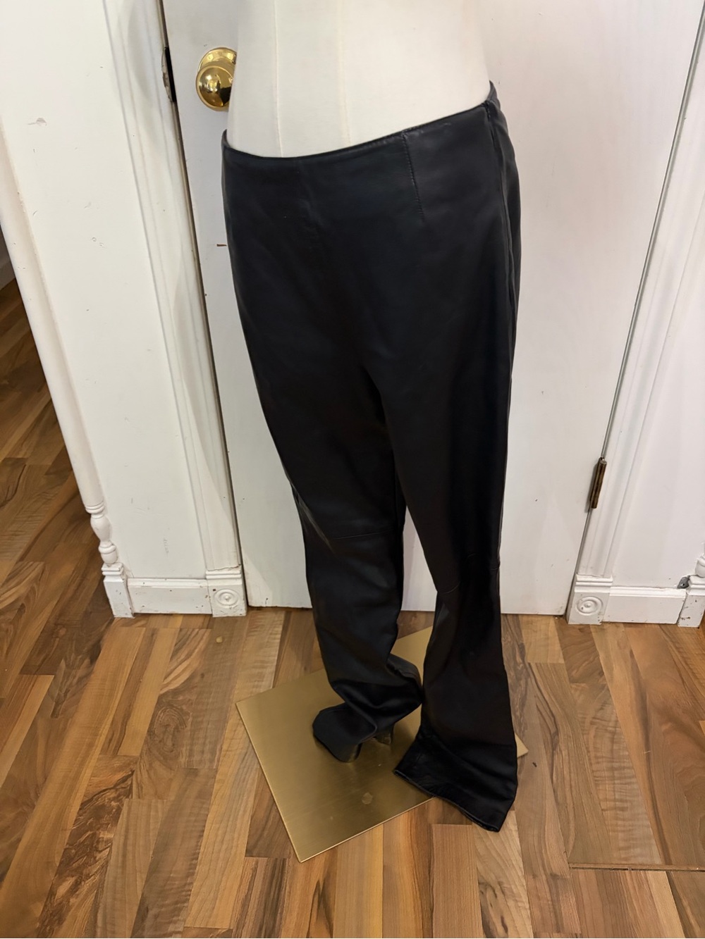 Hugo Buscati Black Genuine Leather Relaxed Straight-Leg Pants, Size 8, Like New
